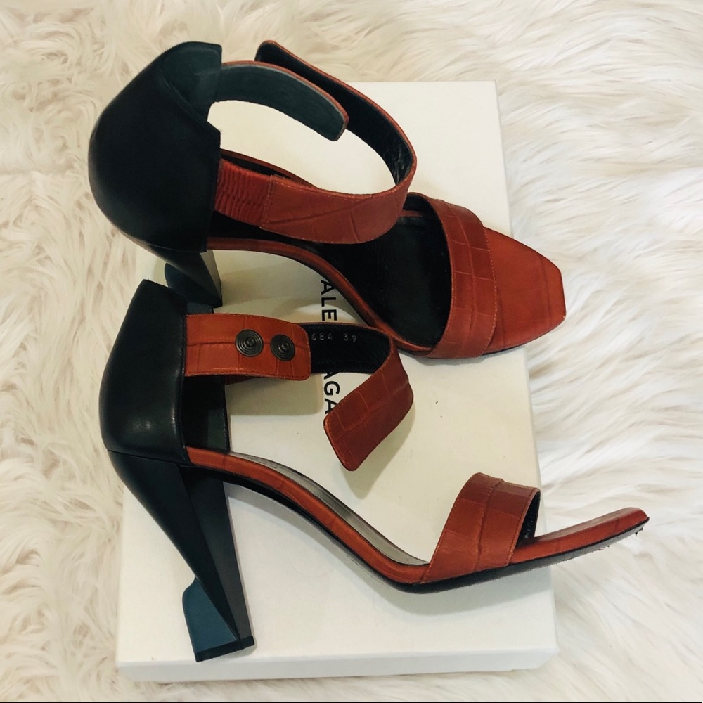 Authentic Balenciaga sandal - Picture 2 of 8